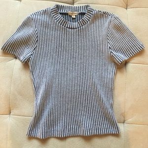 Tight ribbed tshirt with grey stripes!